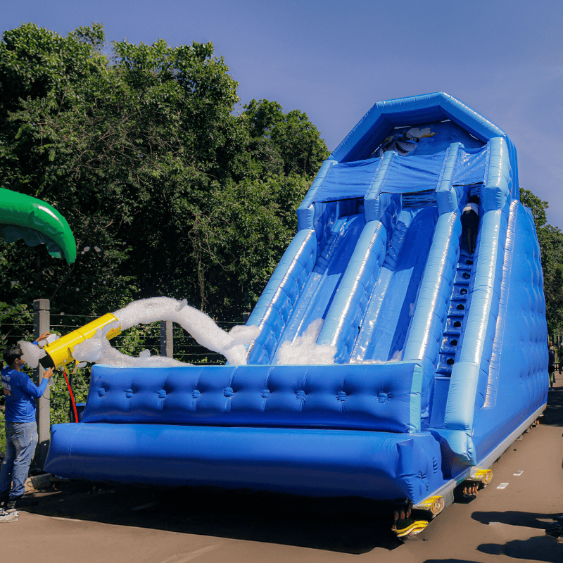 Tobogã Grande com Duas Quedas